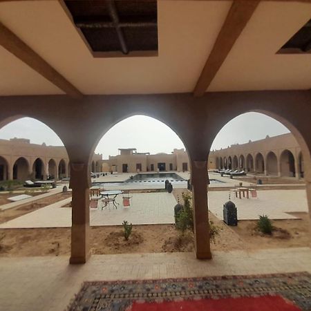Ksar Tinhinnane Merzouga Bagian luar foto