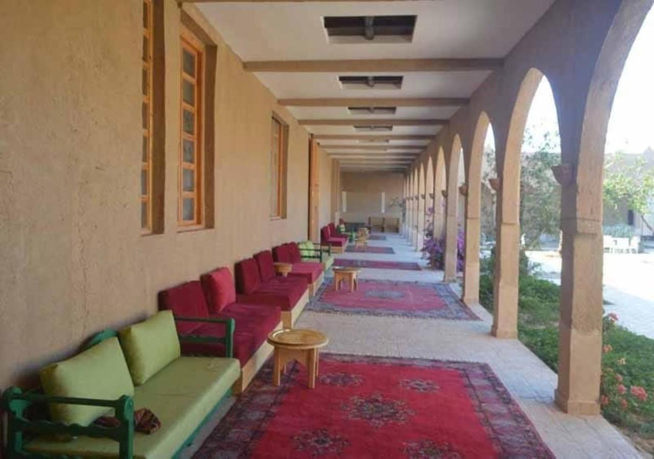 Ksar Tinhinnane Merzouga Bagian luar foto