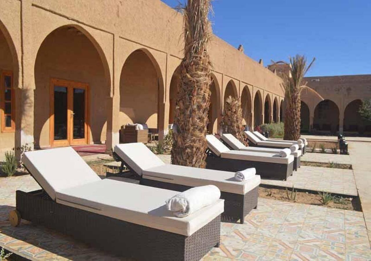 Ksar Tinhinnane Merzouga Bagian luar foto