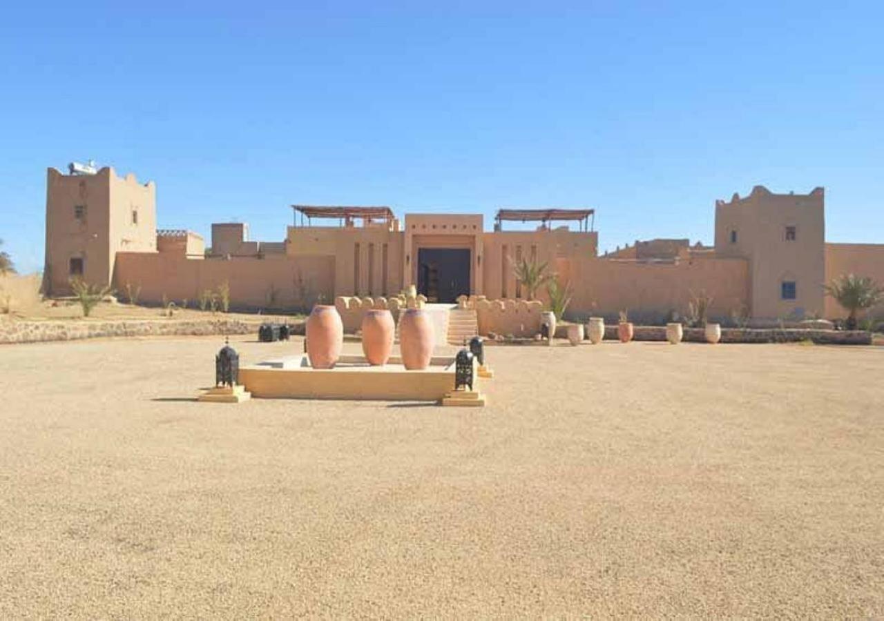 Ksar Tinhinnane Merzouga Bagian luar foto