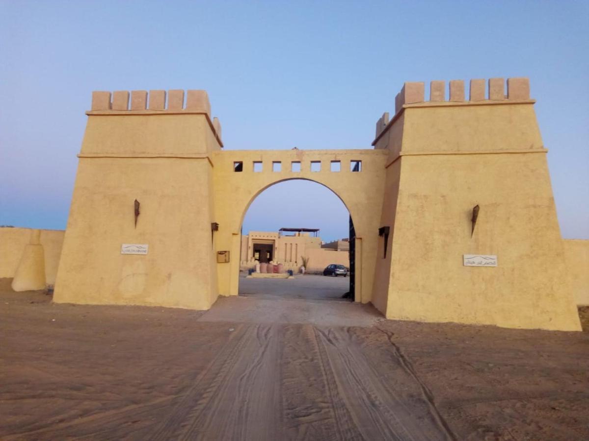Ksar Tinhinnane Merzouga Bagian luar foto