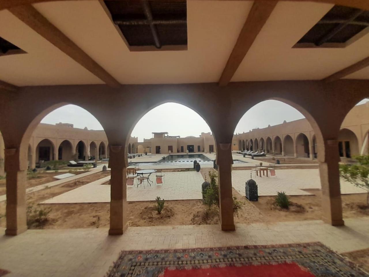 Ksar Tinhinnane Merzouga Bagian luar foto